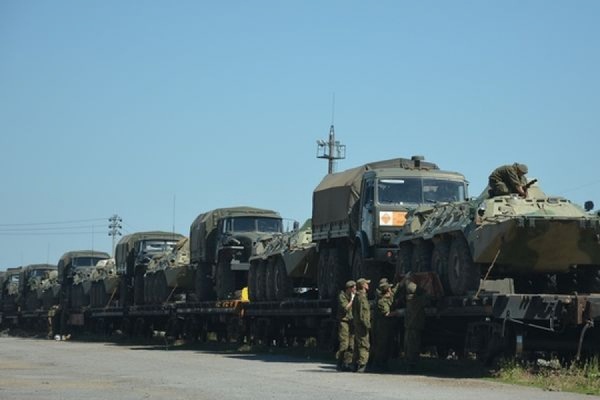 Россия отвела от границ с Украиной 4 эшелона и 15 самолетов с военными - Фото 1