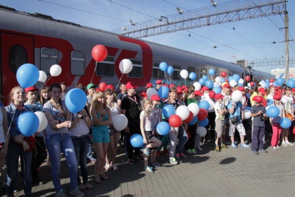 Пятнадцать вагонов «Поезда здоровья» увезли свердловских детей на отдых в Анапу - Фото 1