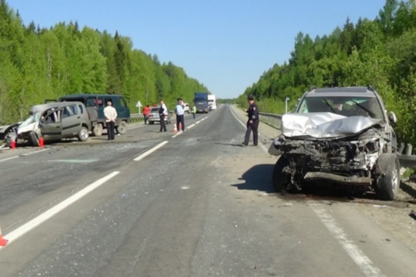 На Серовском тракте в ДТП погибла женщина; пострадали трое детей и мужчина - Фото 1