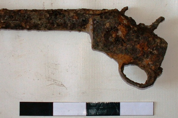 Житель Первоуральска откопал в огороде оружие времен Первой мировой войны - Фото 1