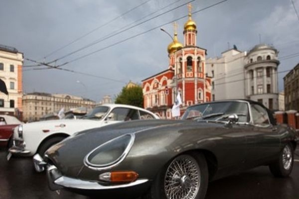 В Москве прошло ралли раритетных авто прошло - Фото 1