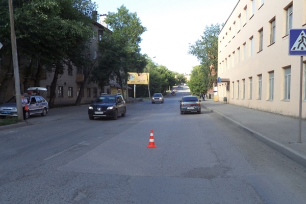 В Екатеринбурге разыскивают очевидцев ДТП на Армавирской, в котором пострадал пешеход - Фото 1