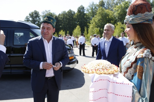 Куйвашев проигнорировал акцию «Свеча памяти», загуляв на Сабантуе - Фото 1