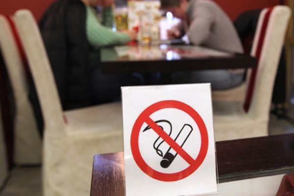 Доходы баров и кафе упали из-за запрета на курение - Фото 1