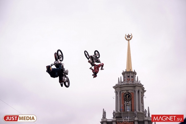 Звезды мотофристайла приедут в Екатеринбург, чтобы покататься на снегоходах по центру города - Фото 1