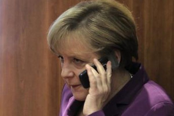 У Ангелы Меркель появился новый телефоном с защитой от прослушки - Фото 1