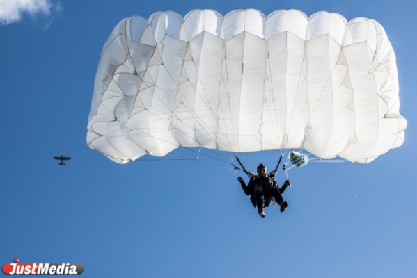 «Европа-Азия»: парашютисты боролись с ветром и устанавливали мировые рекорды - Фото 1
