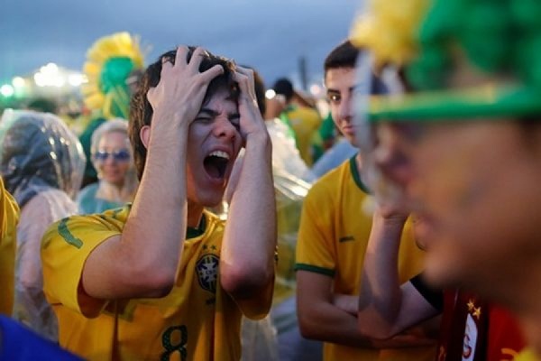Бразильские болельщики устроили массовые беспорядки после поражения сборной - Фото 1