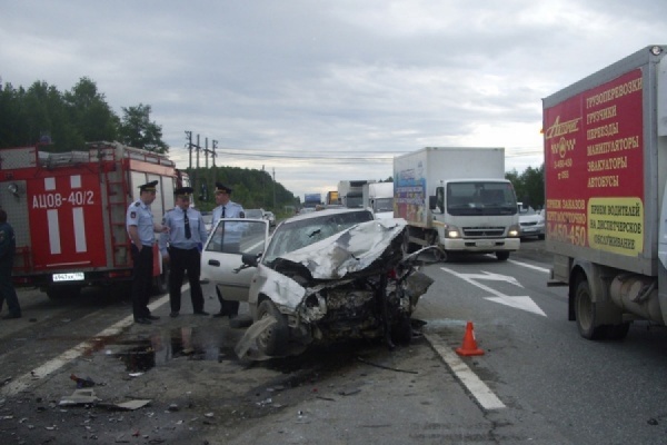 В массовом ДТП на Тюменском тракте пострадала беременная женщина - Фото 1