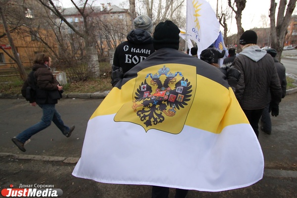 «Сначала они украли Кремль, теперь хотят украсть флаг». ЛДПР предлагает поменять российский триколор на имперский штандарт - Фото 1