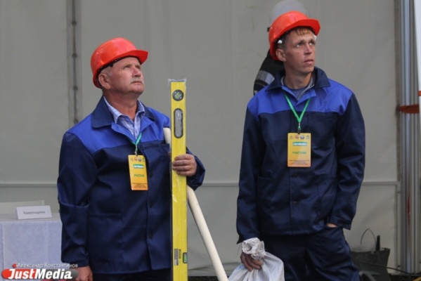 Екатеринбуржцы в День строителя «заценят» 70 объектов недвижимости - Фото 1