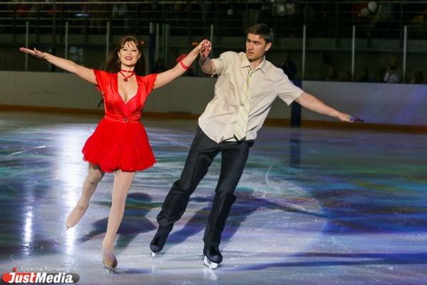 День металлурга жители Верхней Пышмы отметили своими «Звездами на льду» и традиционным карнавалом. ФОТО - Фото 1