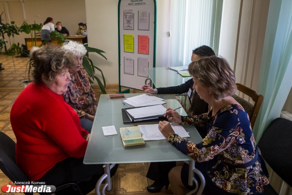 Спецборт МЧС доставил на Средний Урал беженцев с Украины, среди которых 11-месячный ребенок - Фото 1