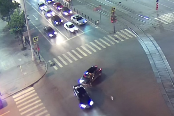 Перекресток Ленина–Карла Либкнехта дважды за день стал героем Ютуба. ВИДЕО - Фото 1