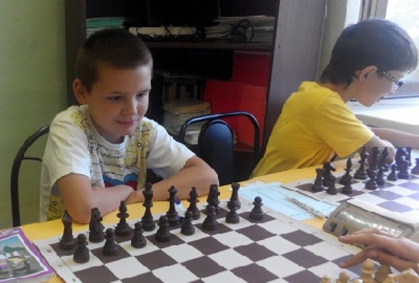 Юные шахматисты из Екатеринбурга стали призерами старейшего российского шахматного фестиваля 'Петровская ладья' - Фото 1