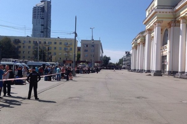 В Екатеринбурге заминированы все вокзалы?! Полиция эвакуирует посетителей и работников. ФОТО - Фото 1