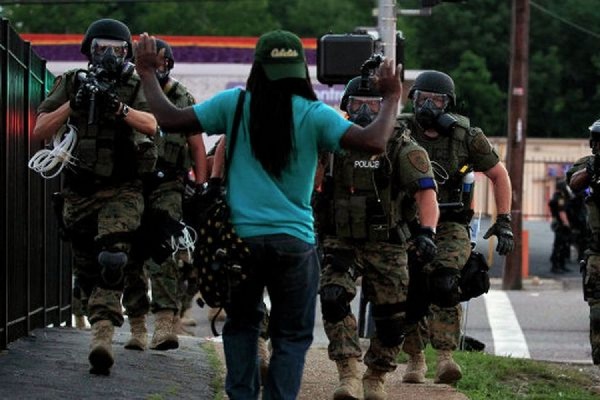 Полицию города Фергюсон в США отстранили от работы из-за беспорядков - Фото 1