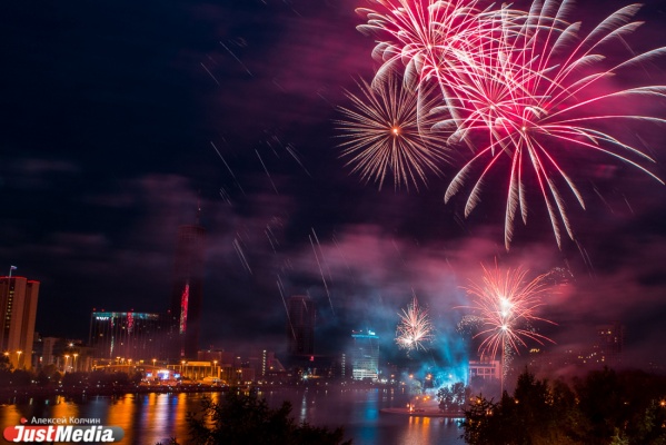 Погуляли на славу. 350 тысяч горожан повеселились на площадках Дня города - Фото 1
