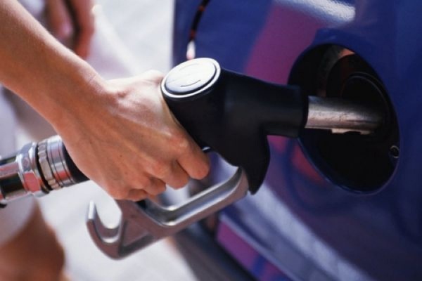 В России взлетели цены на бензин - Фото 1