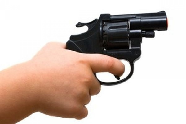 Ребенок в США принес в детский сад зараженный револьвер 22-го калибра - Фото 1