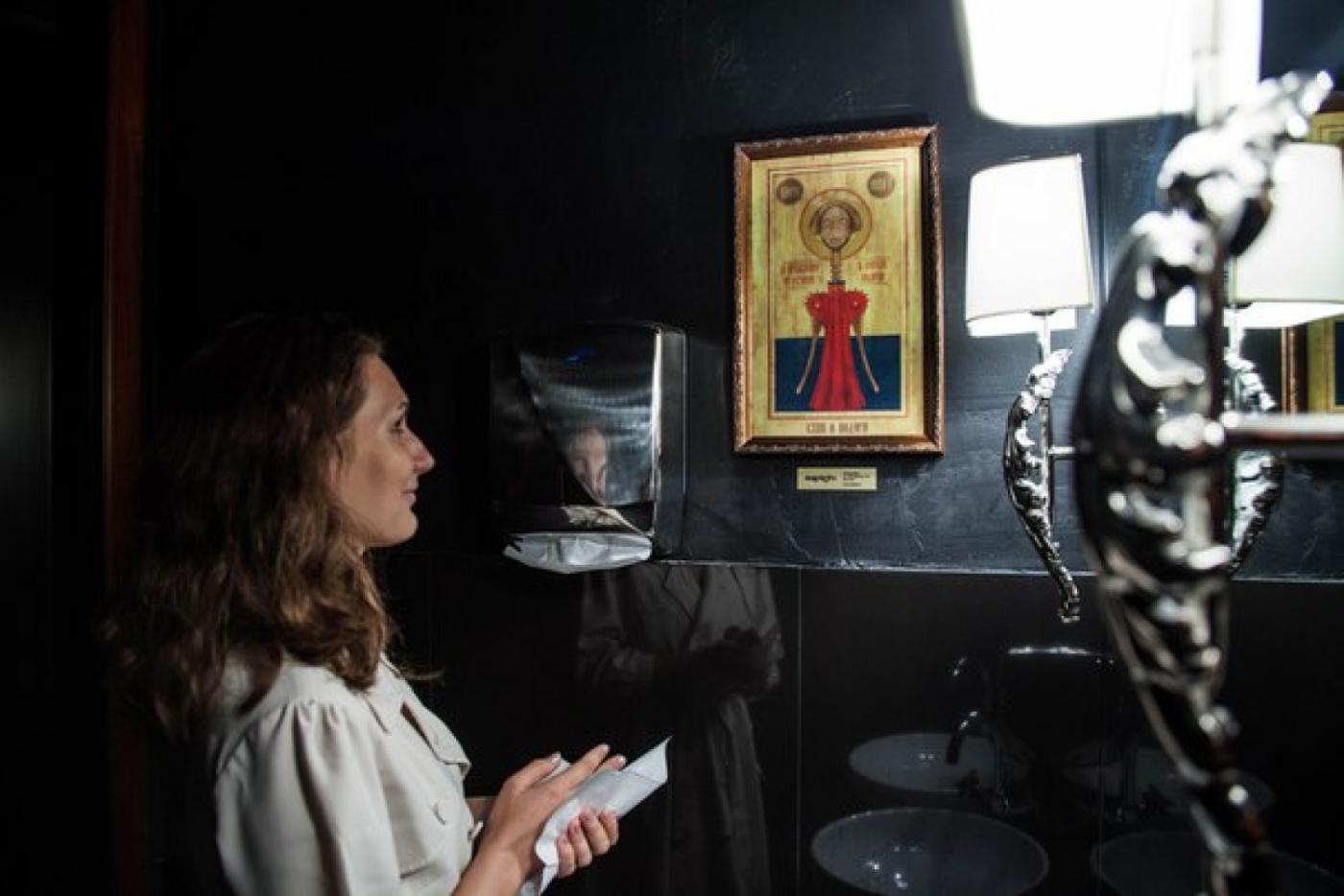 В Екатеринбурге реклама перекочевала на иконы. Креативщики города устроили провокационную акцию - Фото 1