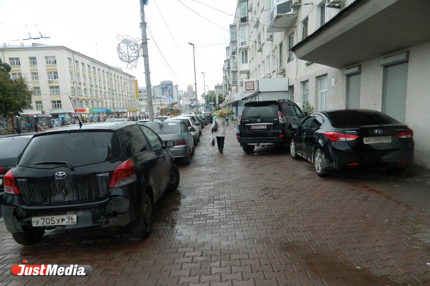 Система не работает. ГИБДД отказалась массово штрафовать нарушителей парковки - Фото 1