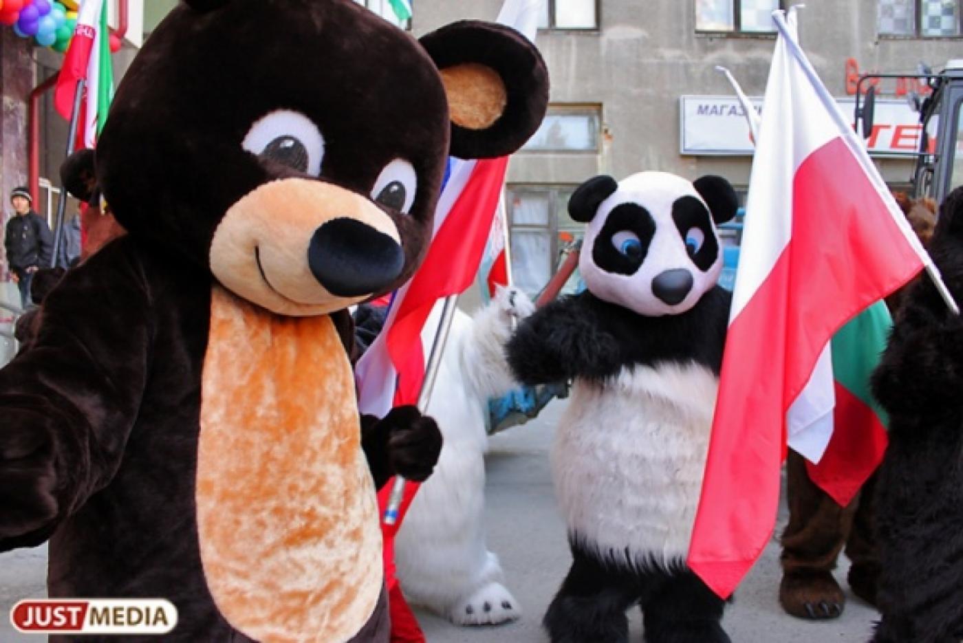 Екатеринбуржцы помогают «Петрушке Великому» прорубить окно в Интернет - Фото 1