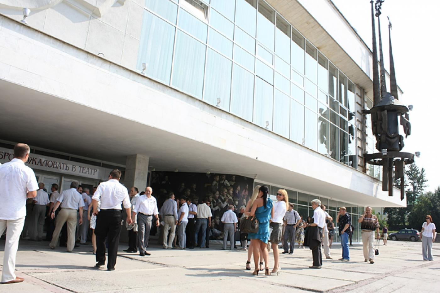 Труппа ТЮЗа начнет репетиции на площадке реконструированного театра уже в октябре - Фото 1