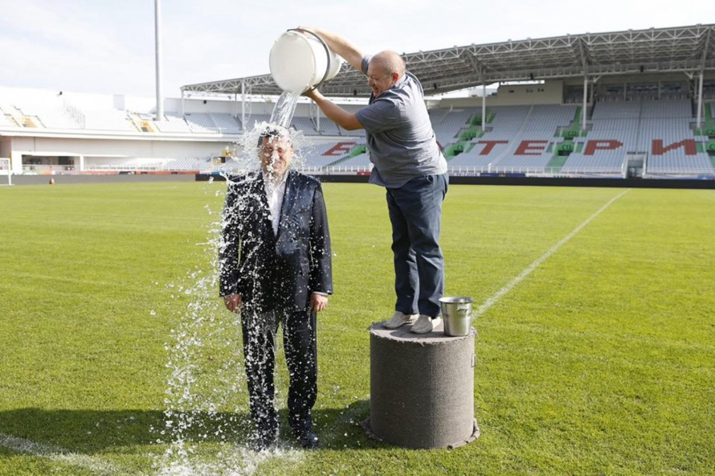 Евгений Куйвашев принял вызов от Алексея Боброва и присоединился к Ice Bucket Challenge (ВИДЕО) - Фото 1