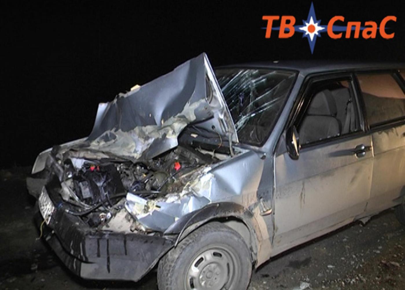 На Новомосковском тракте пьяный лихач на «девятке» врезался в стоящий УАЗ. Пострадали два человека - Фото 1