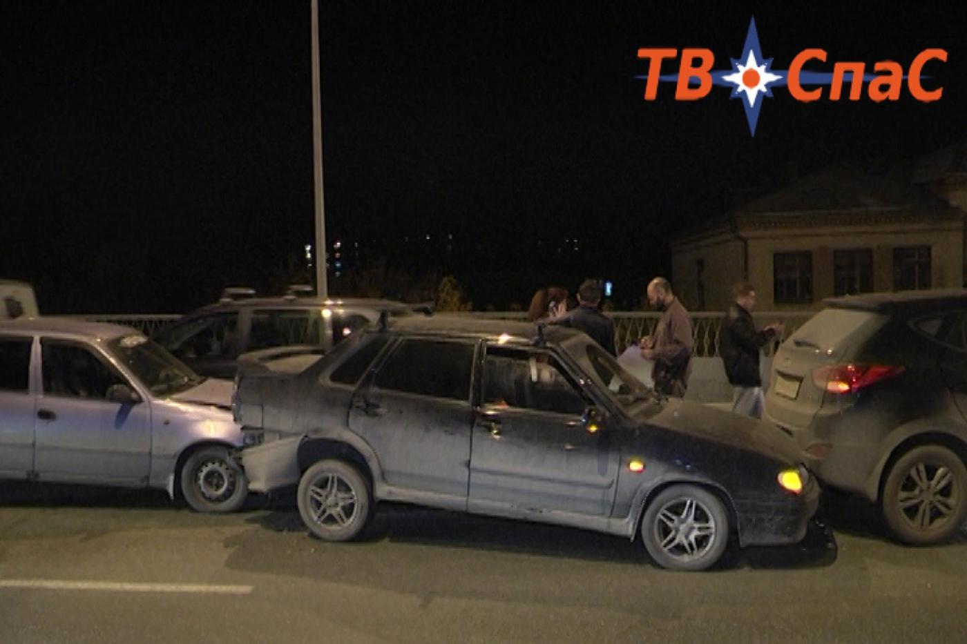 На развязке у «Калины» собрался паровозик из четырех машин - Фото 1