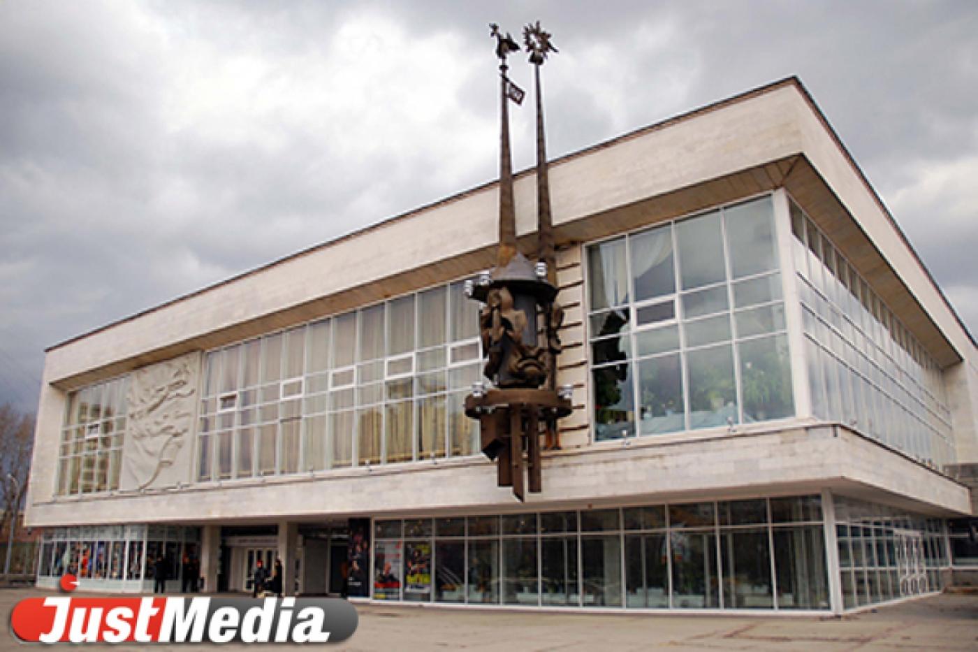 Городскому бюджету придется исполнять обещания Евгения Куйвашева, данные руководству ТЮЗа - Фото 1