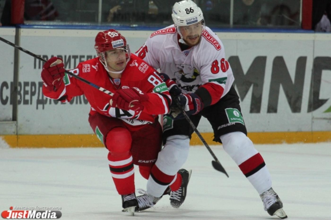 «Автомобилист» наконец-то победил! Исход матча с челябинским «Трактором» решился в серии буллитов - Фото 1