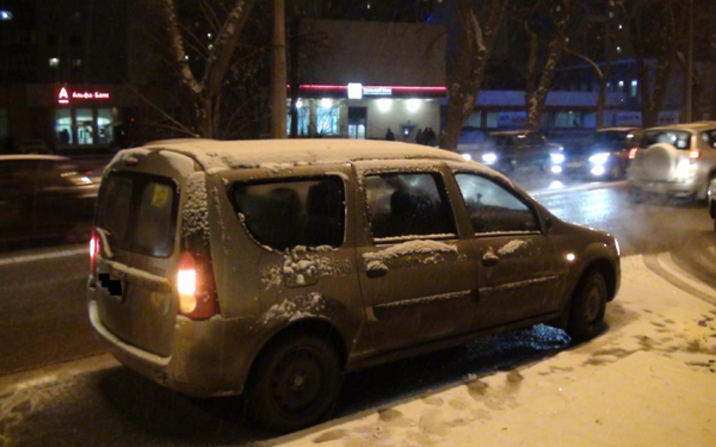 В Екатеринбурге водитель «Лады» сбил пятилетнего мальчика и его сестру. Дети переходили дорогу на зеленый свет - Фото 1