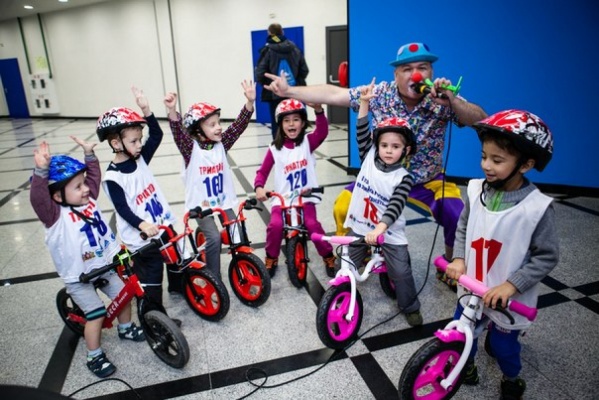 Тридцать маленьких жителей Екатеринбурга осилили трассу беговелогонки - Фото 1