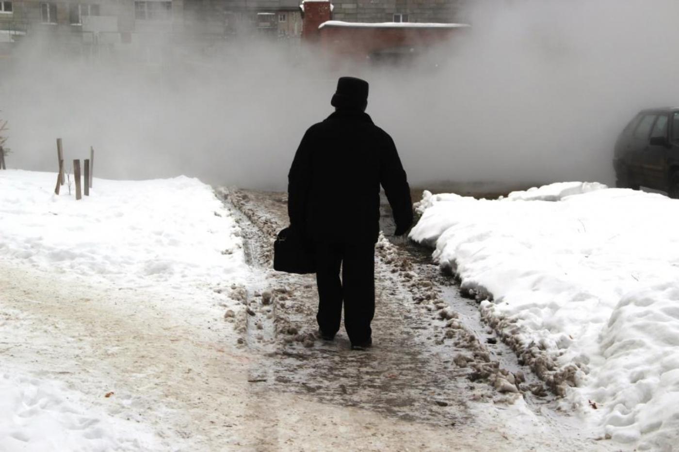 Потоп-2. На Эльмаше снова прорвало трубу с горячей водой - Фото 1