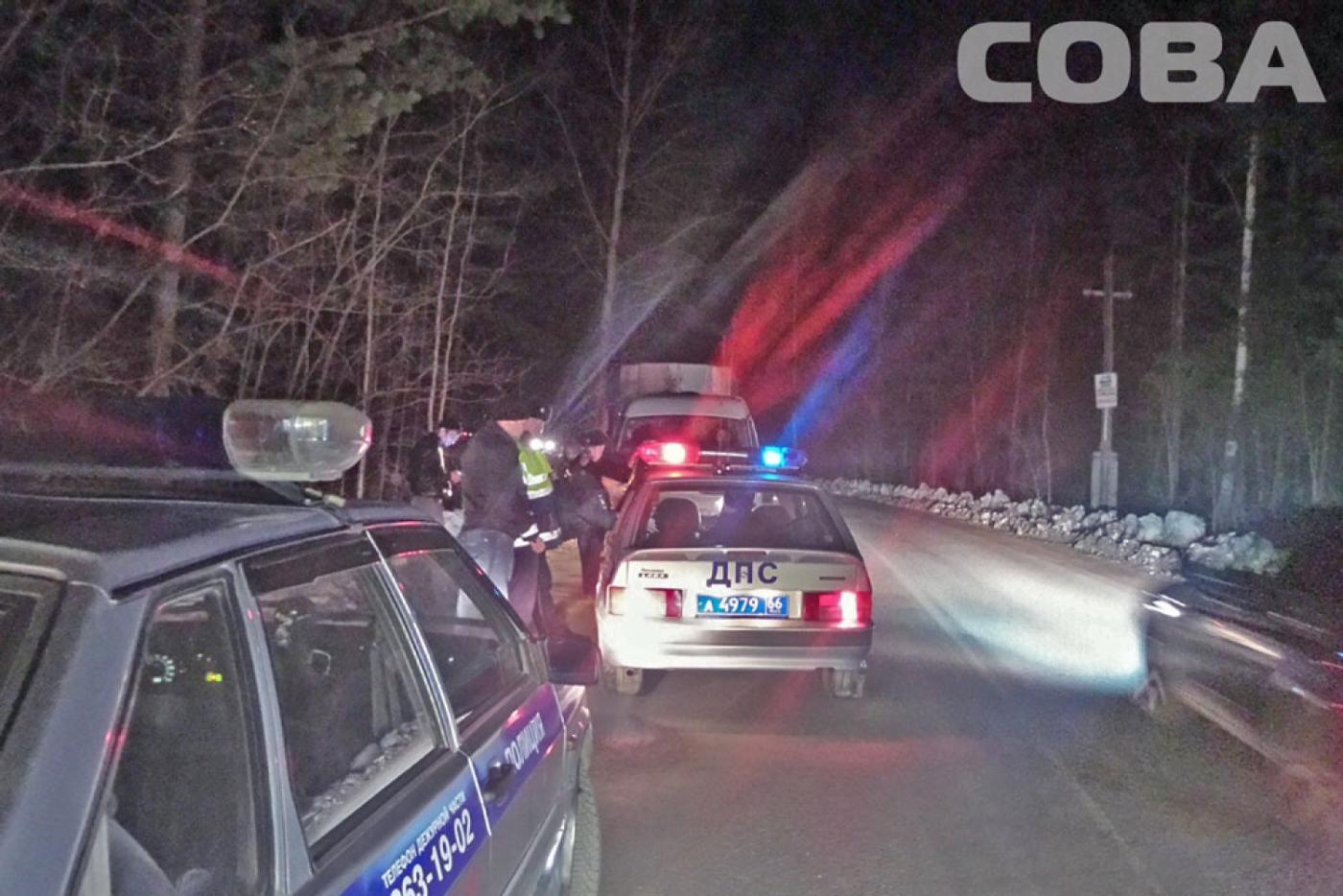 Возле Ганиной Ямы отчаянный пешеход попытался перебежать дорогу перед фурой, но не успел. ФОТО - Фото 1