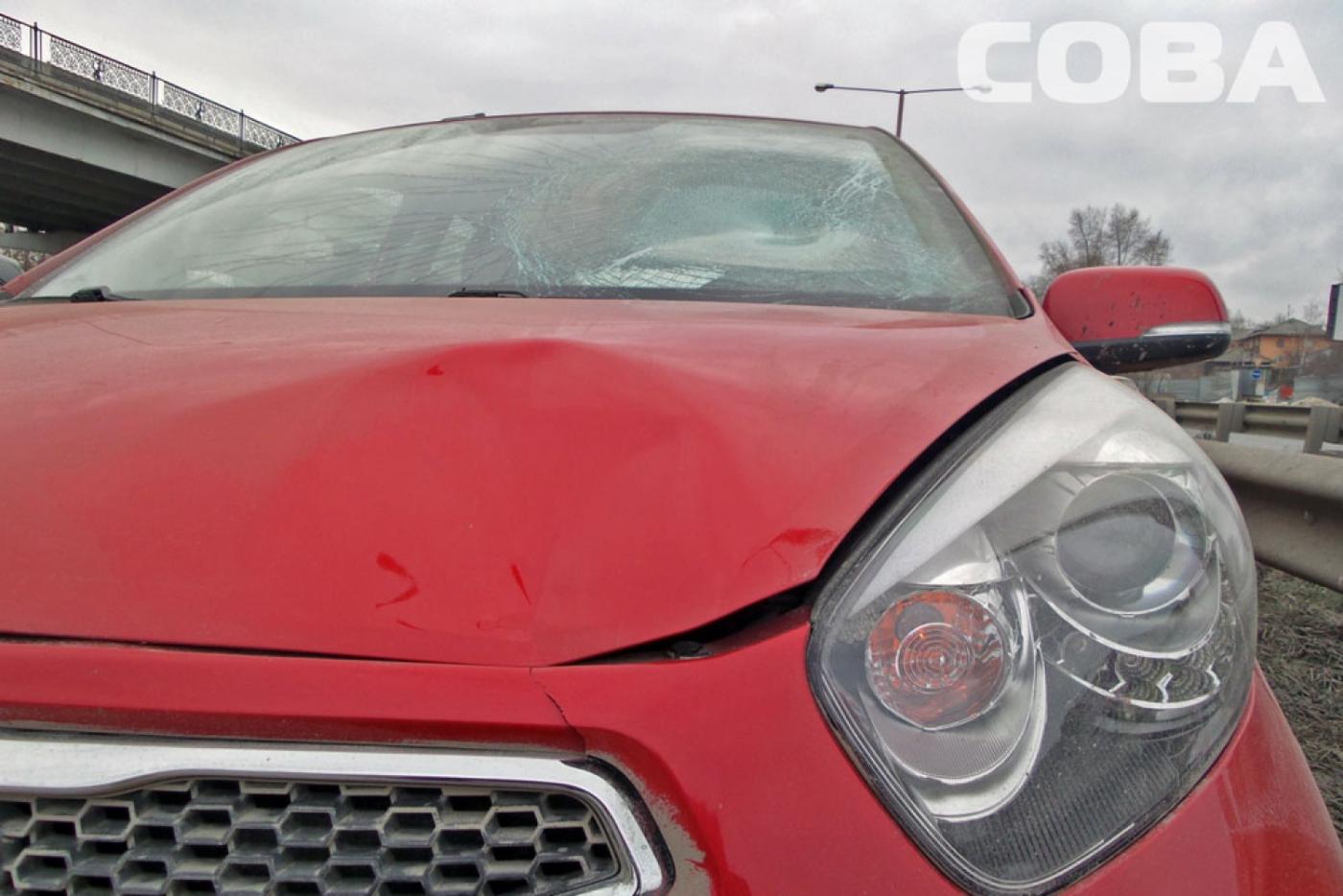 На Объездной дороге автоледи на малолитражке сбила неадекватного пешехода. ФОТО 18+ - Фото 1