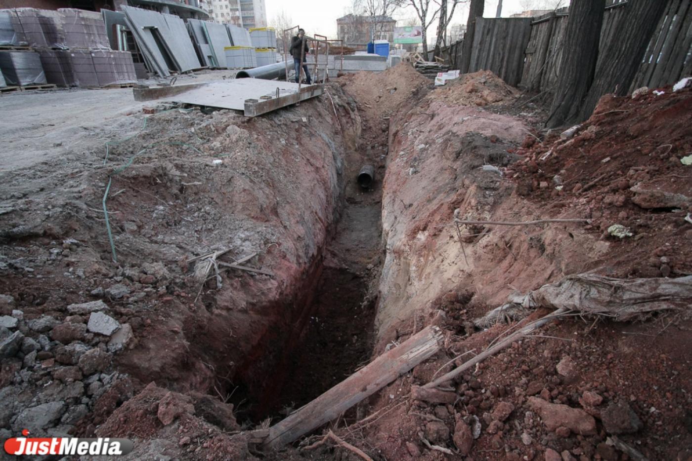 В Екатеринбурге улицу Пехотинцев может залить канализационными стоками - Фото 1