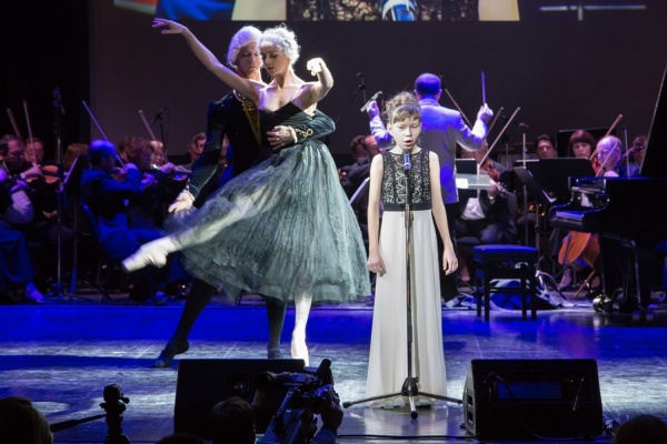 Слепая певица из Березовского обошла сотню конкурентов и представила область на Международном парамузыкальном фестивале