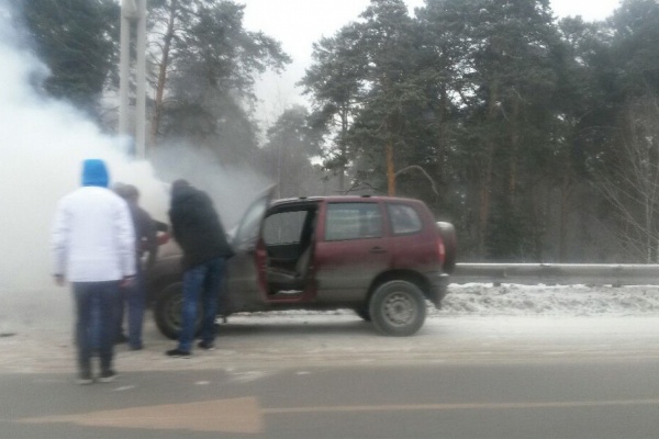 На Объездной дороге загорелся автомобиль