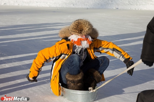 В Екатеринбурге зальют сто тридцать катков и хоккейных кортов. СПИСОК