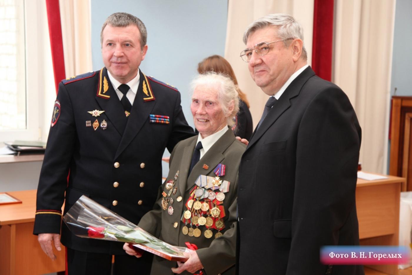 Ветеранам органов внутренних дел презентовали энциклопедию «Династии МВД России в Свердловской области» - Фото 1