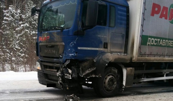 Под Асбестом, влетев под встречный тягач, погиб водитель «семерки»