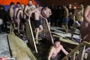 Теплее, чем обычно. Православные отметили сегодня ночью праздник Крещения (ФОТО)