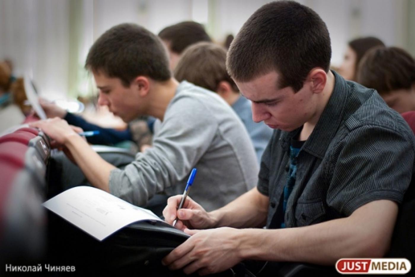 В преддверии Дня студента свердловские учащиеся примерят на себя роли криминалистов и кинологов - Фото 1