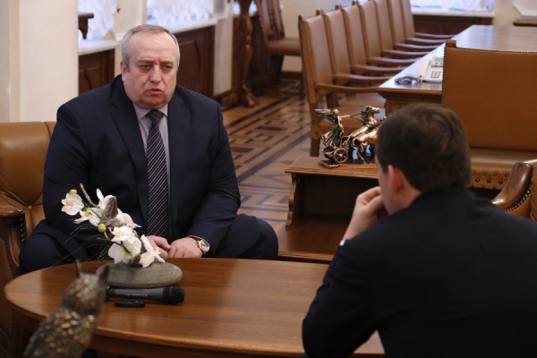 В Екатеринбург прибыл идеолог российского патриотизма. Здесь он собирается черпать истоки любви к Родине