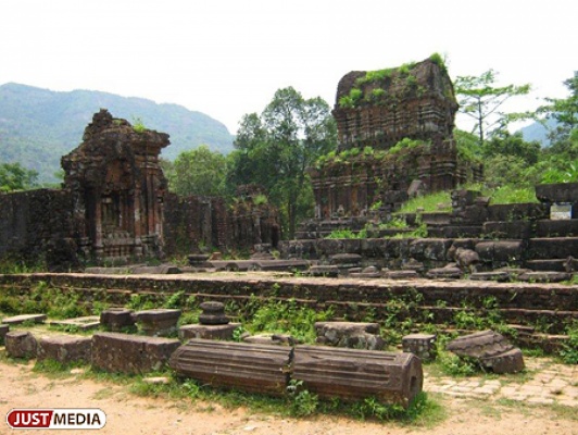  Количество выезжающих за границу уральцев уменьшилось на четверть