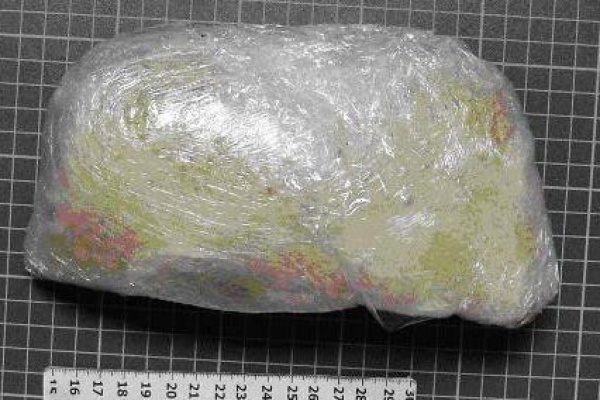 Екатеринбургские наркополицейские задержали пенсионерку с килограммом героина в сумке