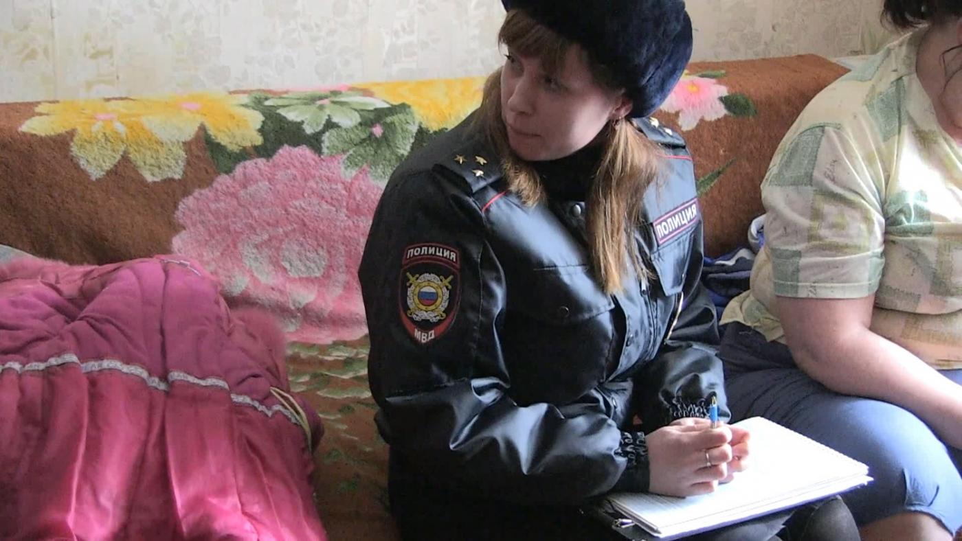 Екатеринбургские полицейские забрали двух несовершеннолетних внуков у бабушки-алкоголички - Фото 1